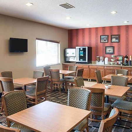 Quality Inn Бруклин-Сентер Экстерьер фото