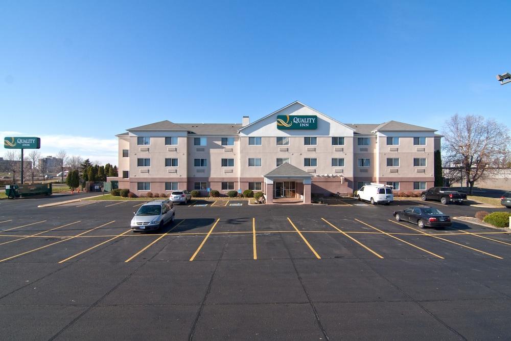 Quality Inn Бруклин-Сентер Экстерьер фото
