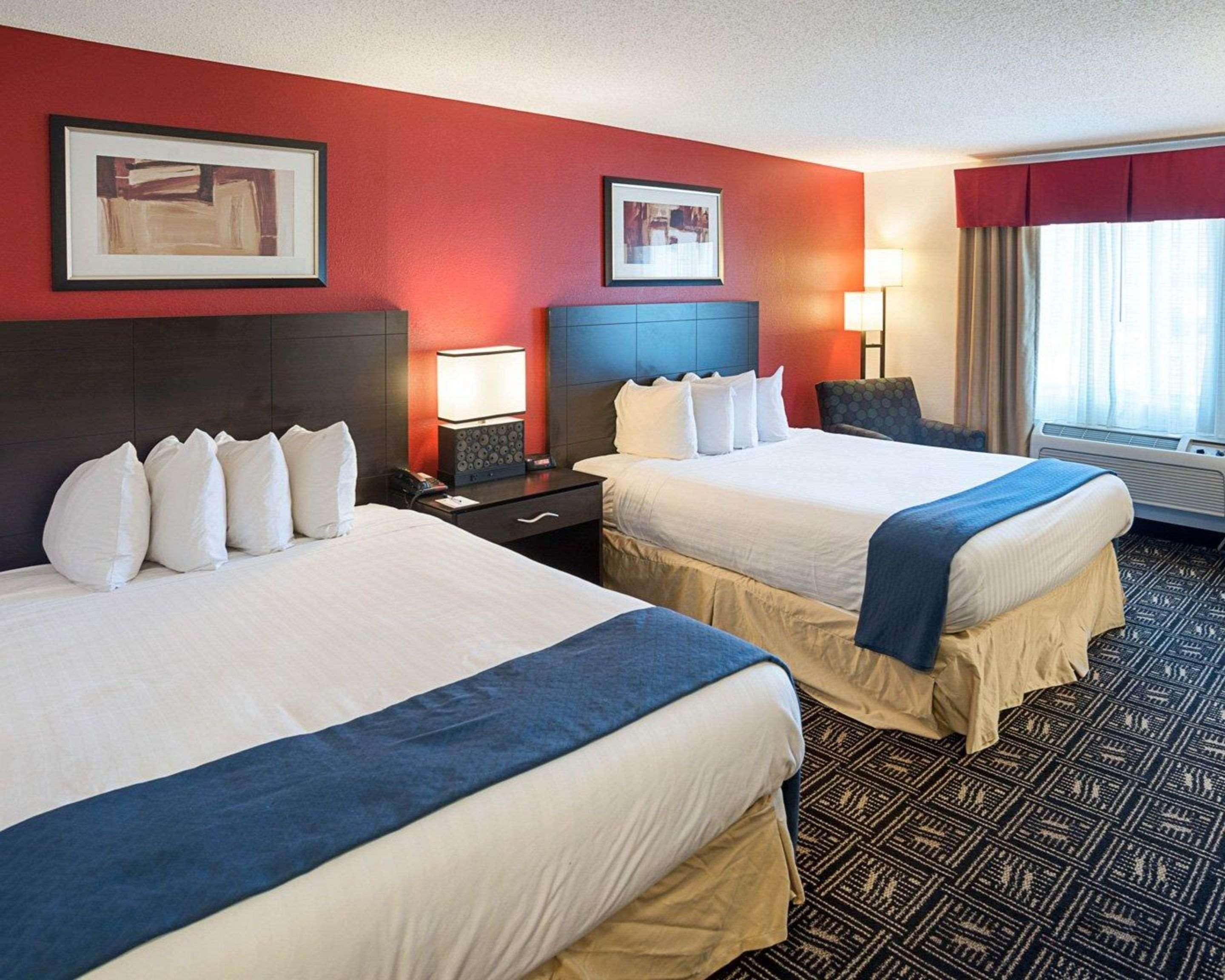 Quality Inn Бруклин-Сентер Экстерьер фото