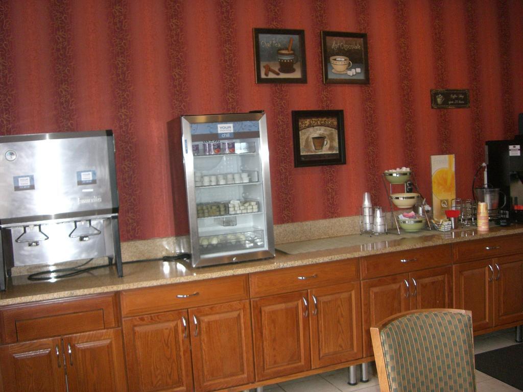 Quality Inn Бруклин-Сентер Экстерьер фото