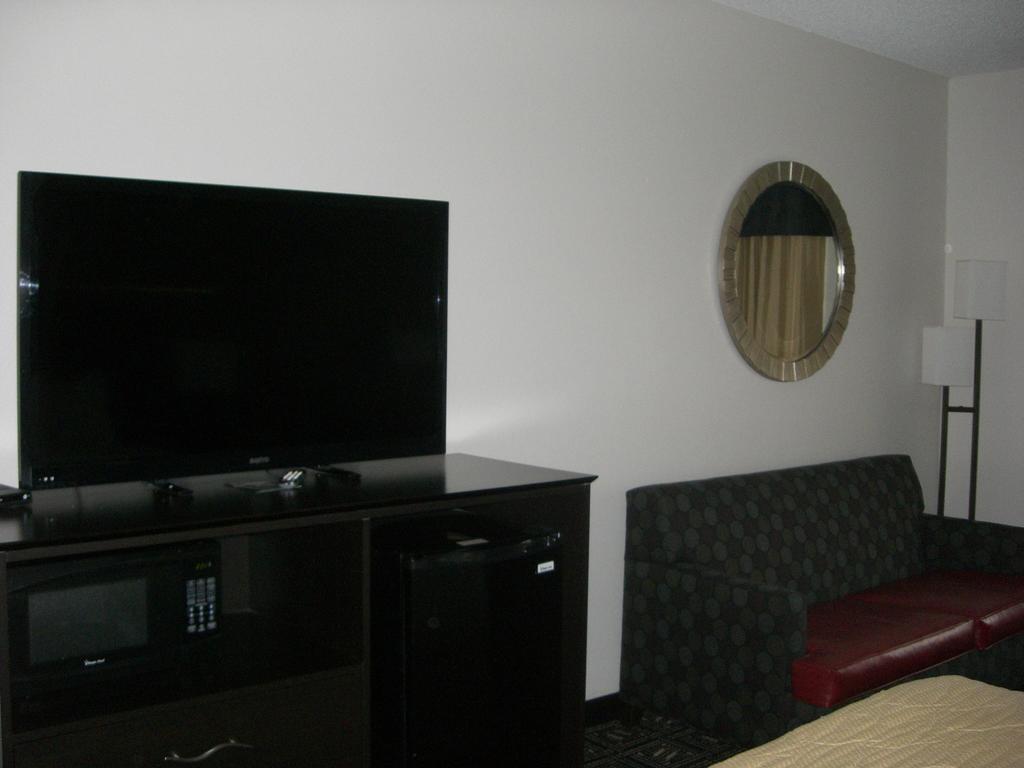 Quality Inn Бруклин-Сентер Экстерьер фото