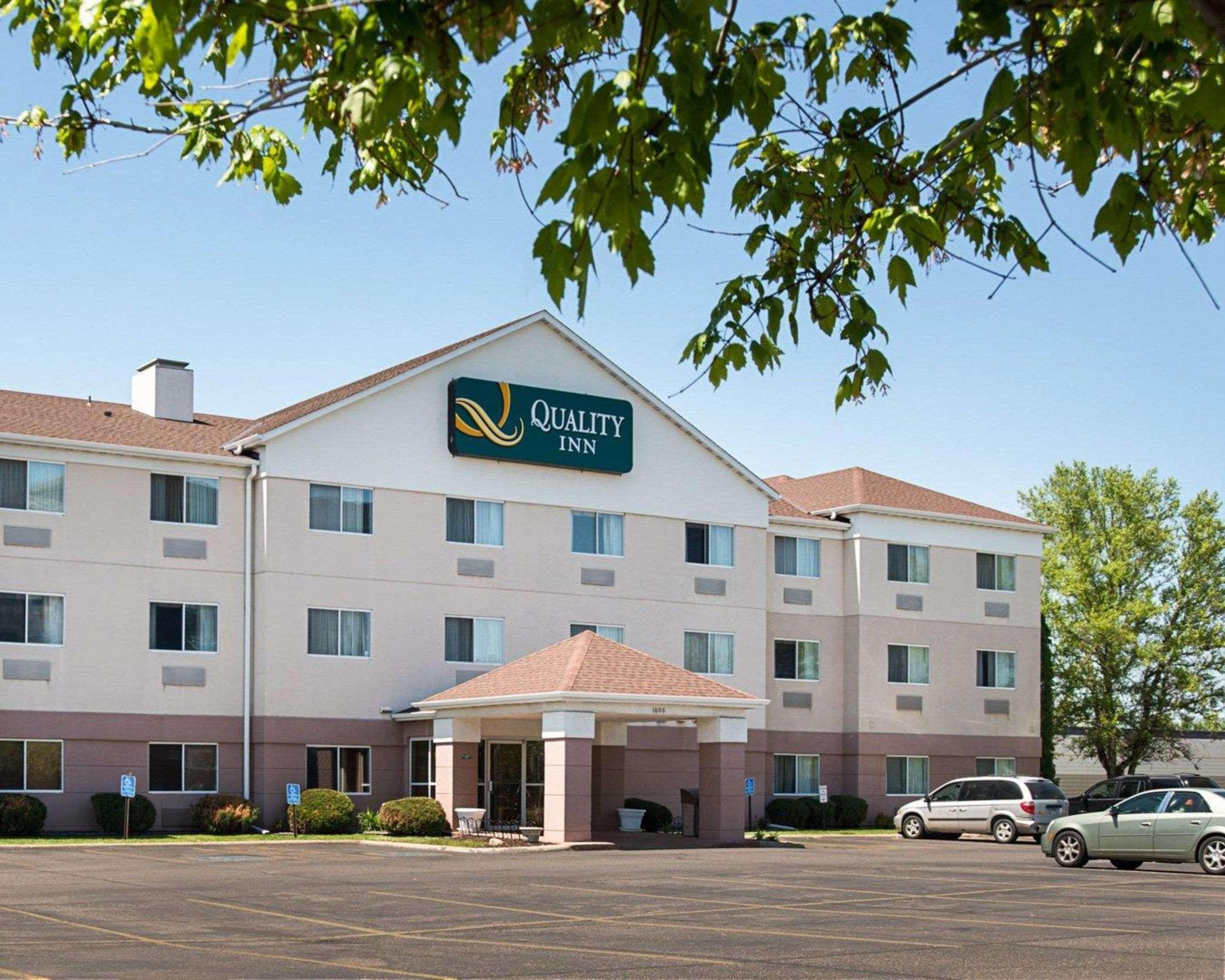 Quality Inn Бруклин-Сентер Экстерьер фото