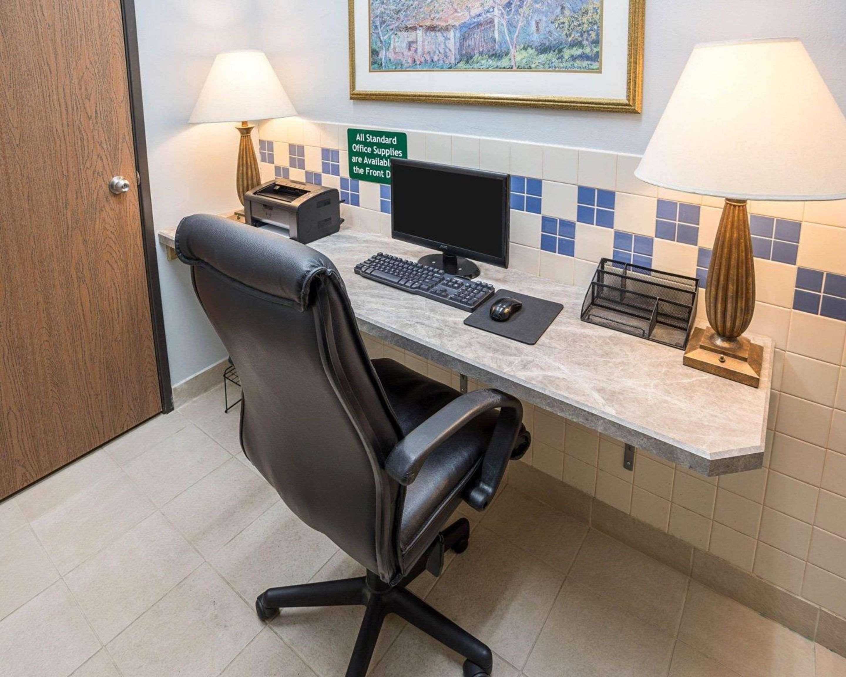 Quality Inn Бруклин-Сентер Экстерьер фото