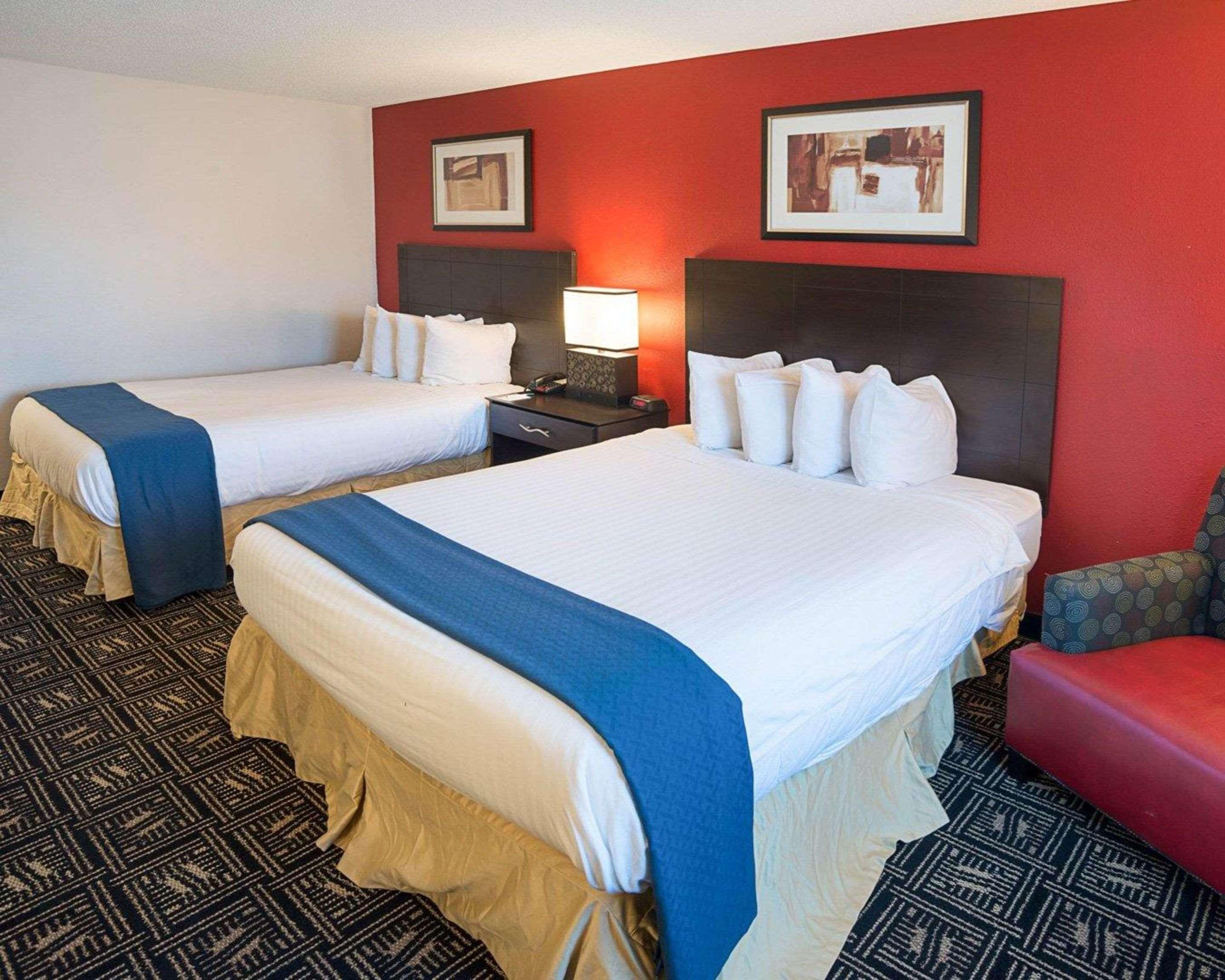 Quality Inn Бруклин-Сентер Экстерьер фото