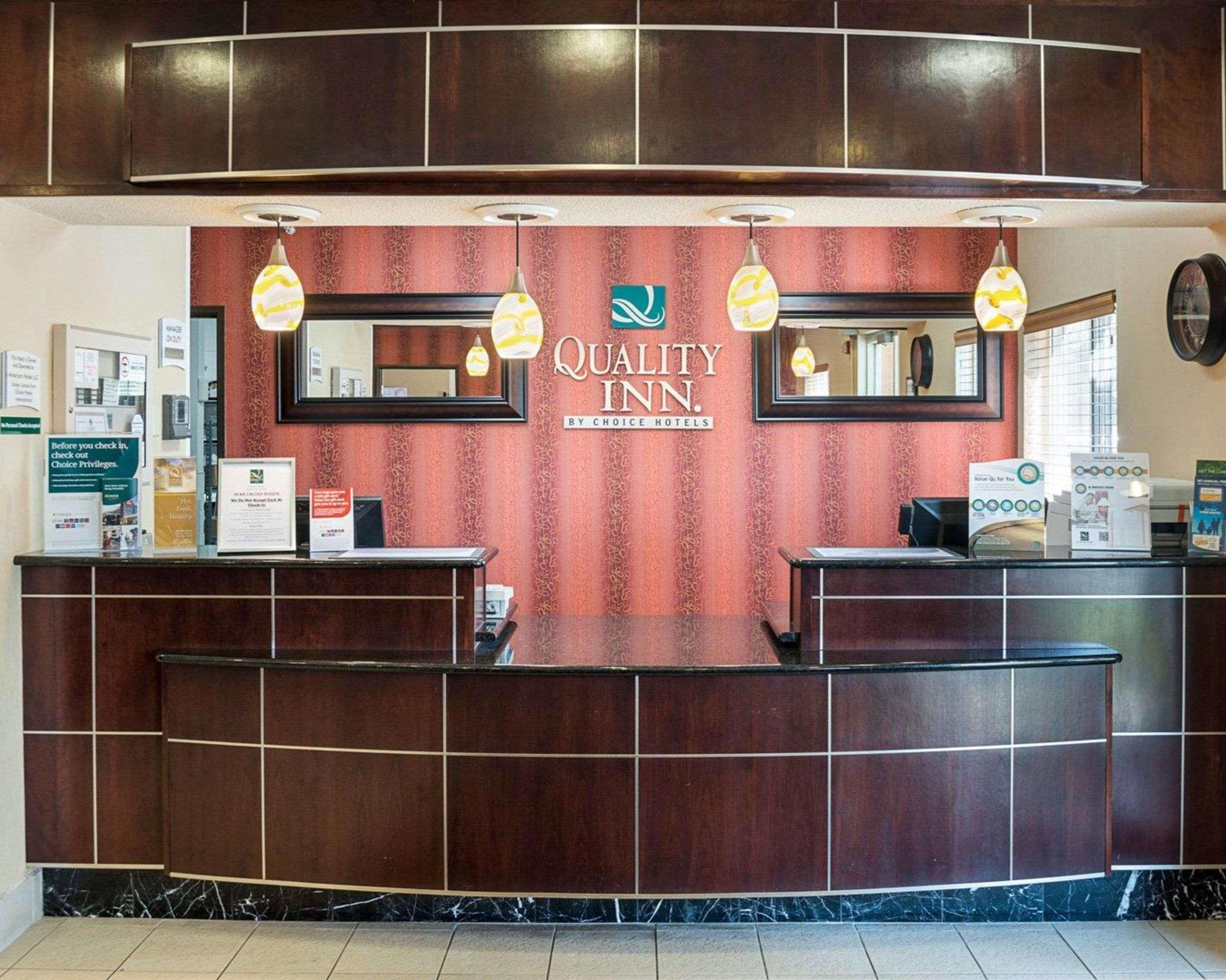 Quality Inn Бруклин-Сентер Экстерьер фото