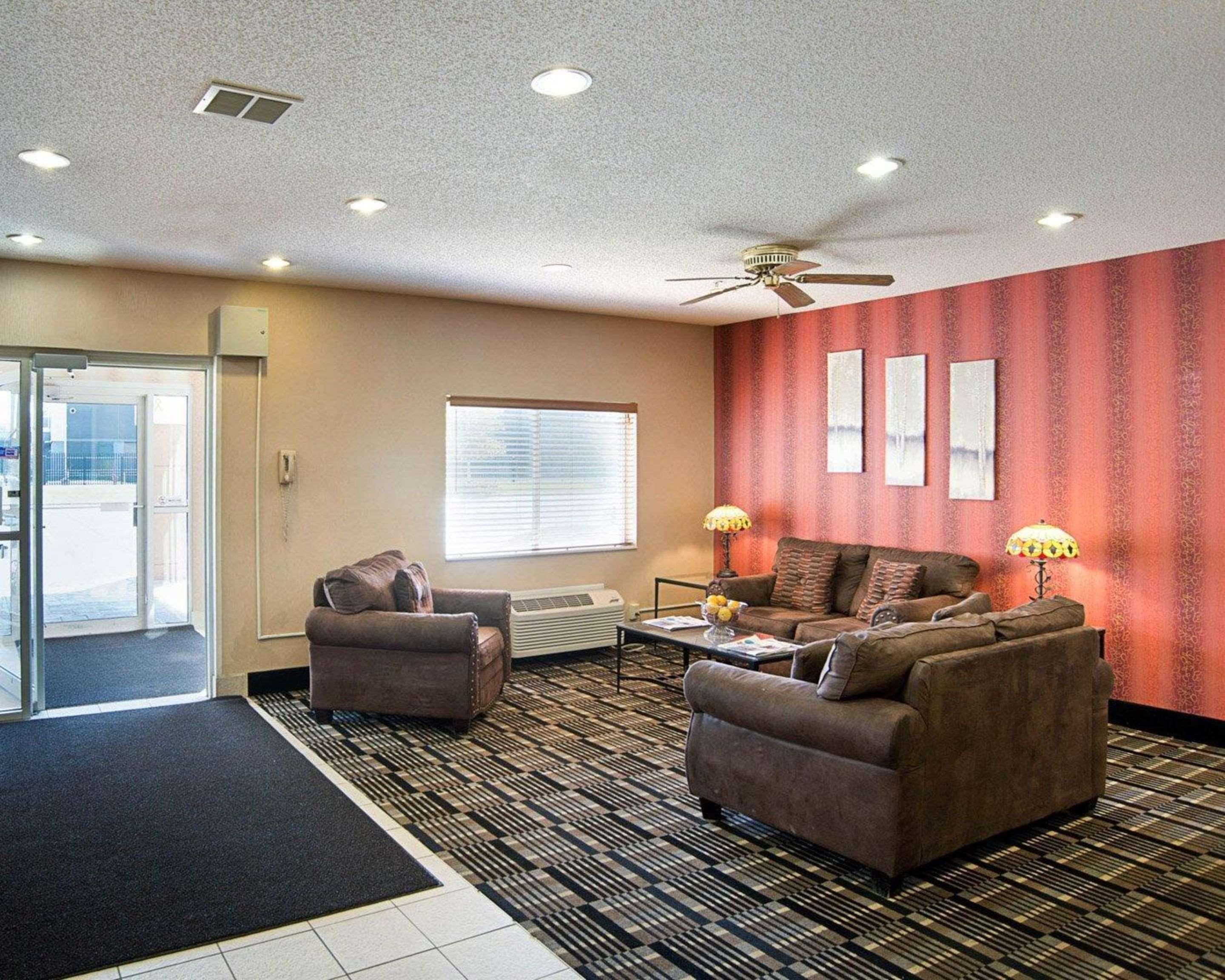 Quality Inn Бруклин-Сентер Экстерьер фото