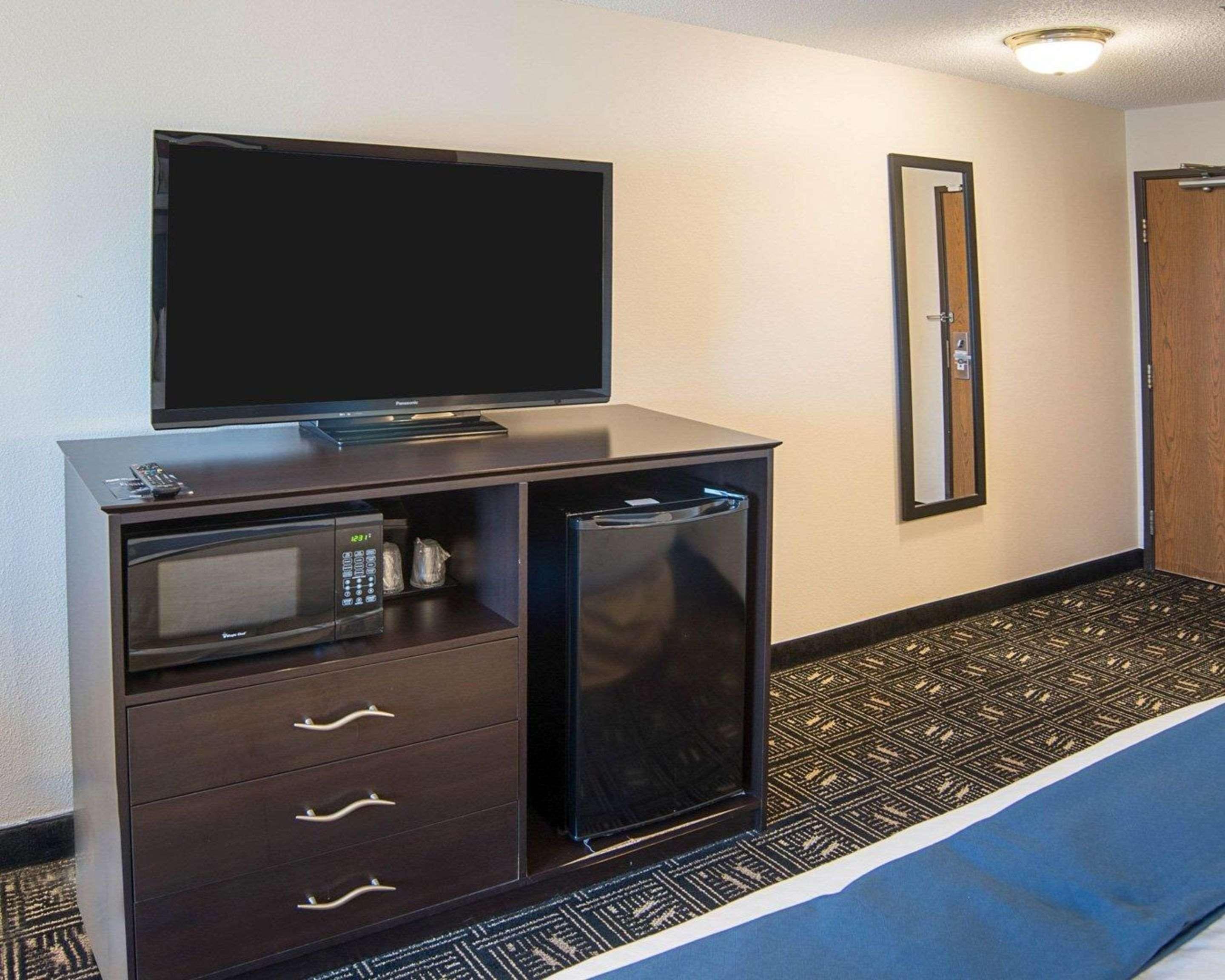 Quality Inn Бруклин-Сентер Экстерьер фото