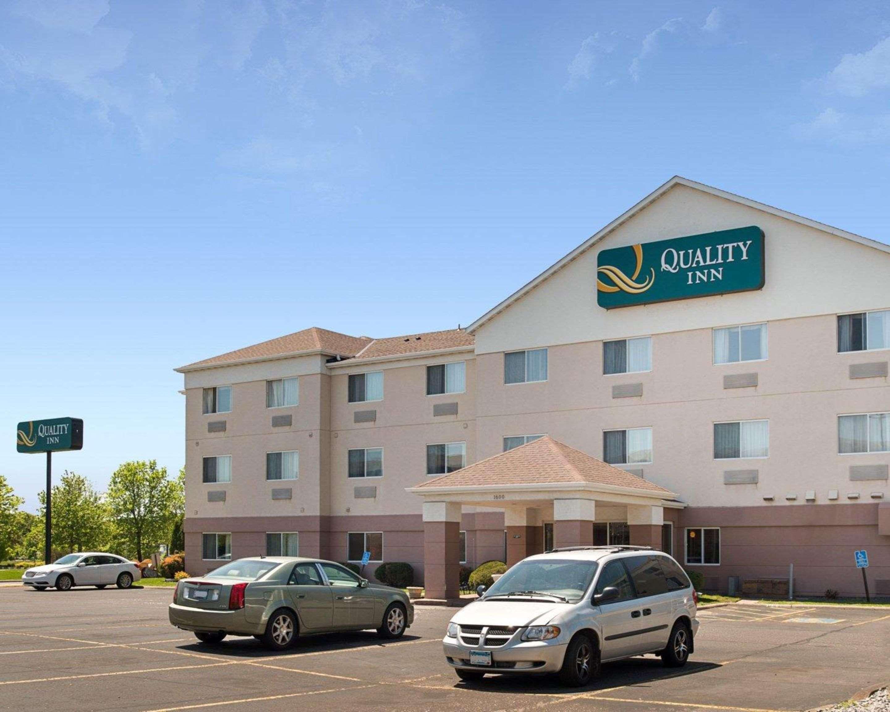 Quality Inn Бруклин-Сентер Экстерьер фото