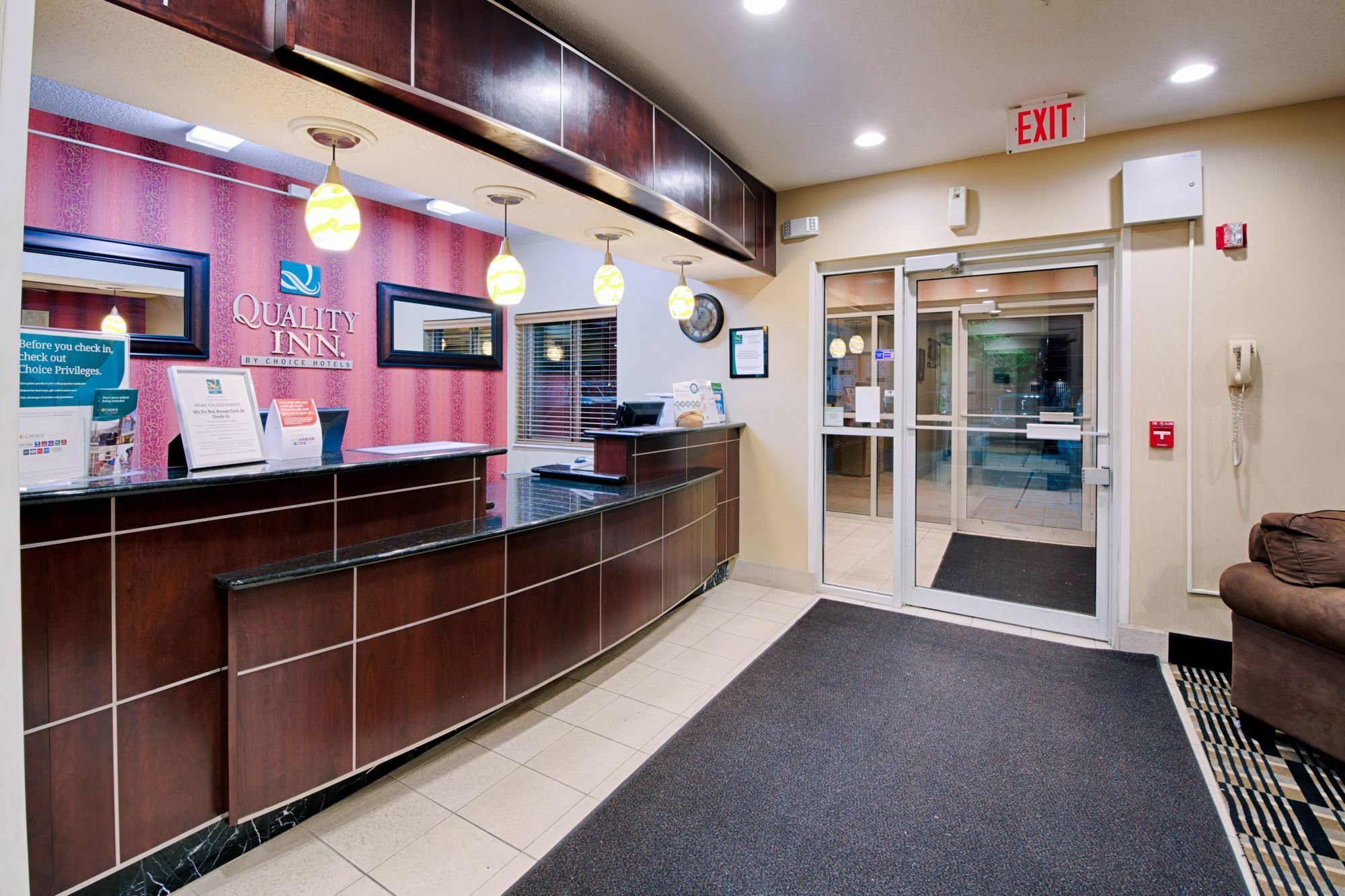 Quality Inn Бруклин-Сентер Экстерьер фото